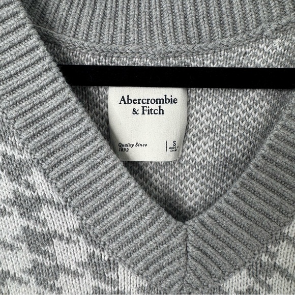 Abercrombie & Fitch grey Houndstooth V-Neck Sweater small - Picture 5 of 9
